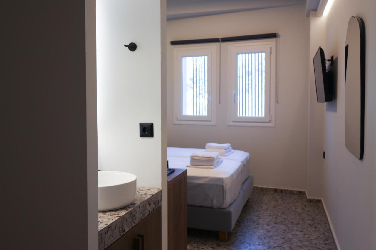 Uphill Unique Boutique Suites Скиатос Екстериор снимка