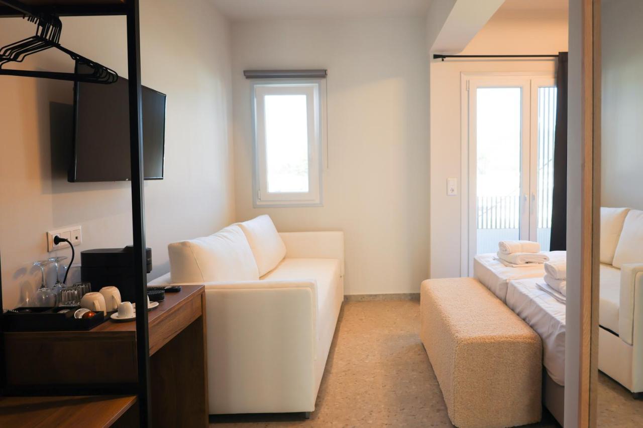 Uphill Unique Boutique Suites Скиатос Екстериор снимка