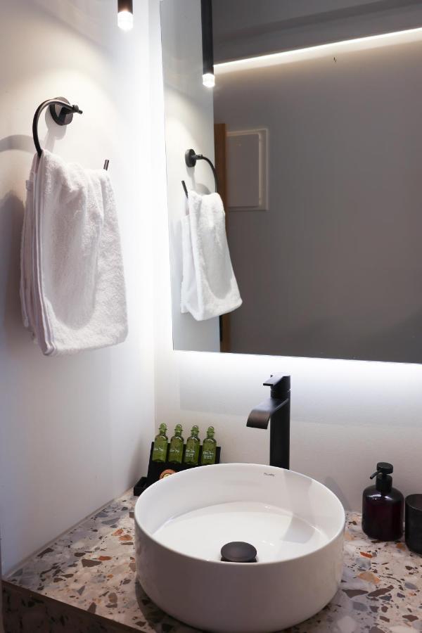 Uphill Unique Boutique Suites Скиатос Екстериор снимка