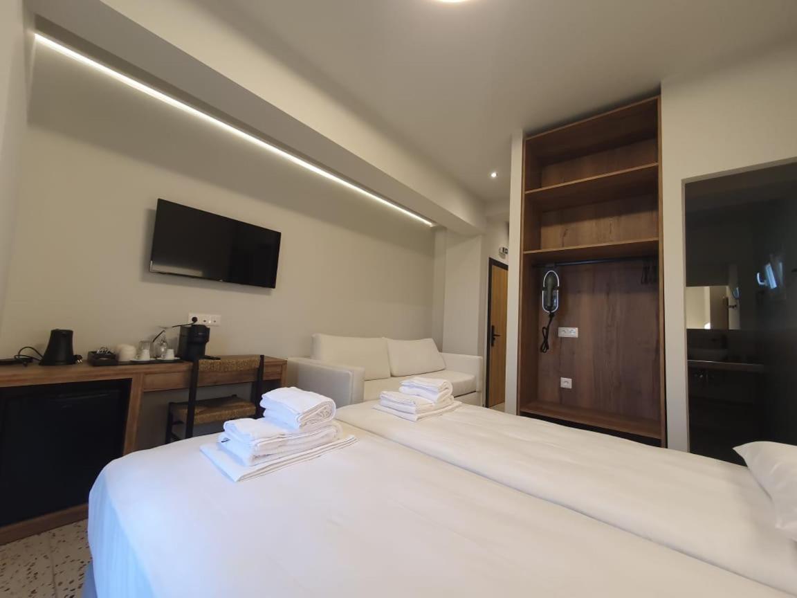 Uphill Unique Boutique Suites Скиатос Екстериор снимка